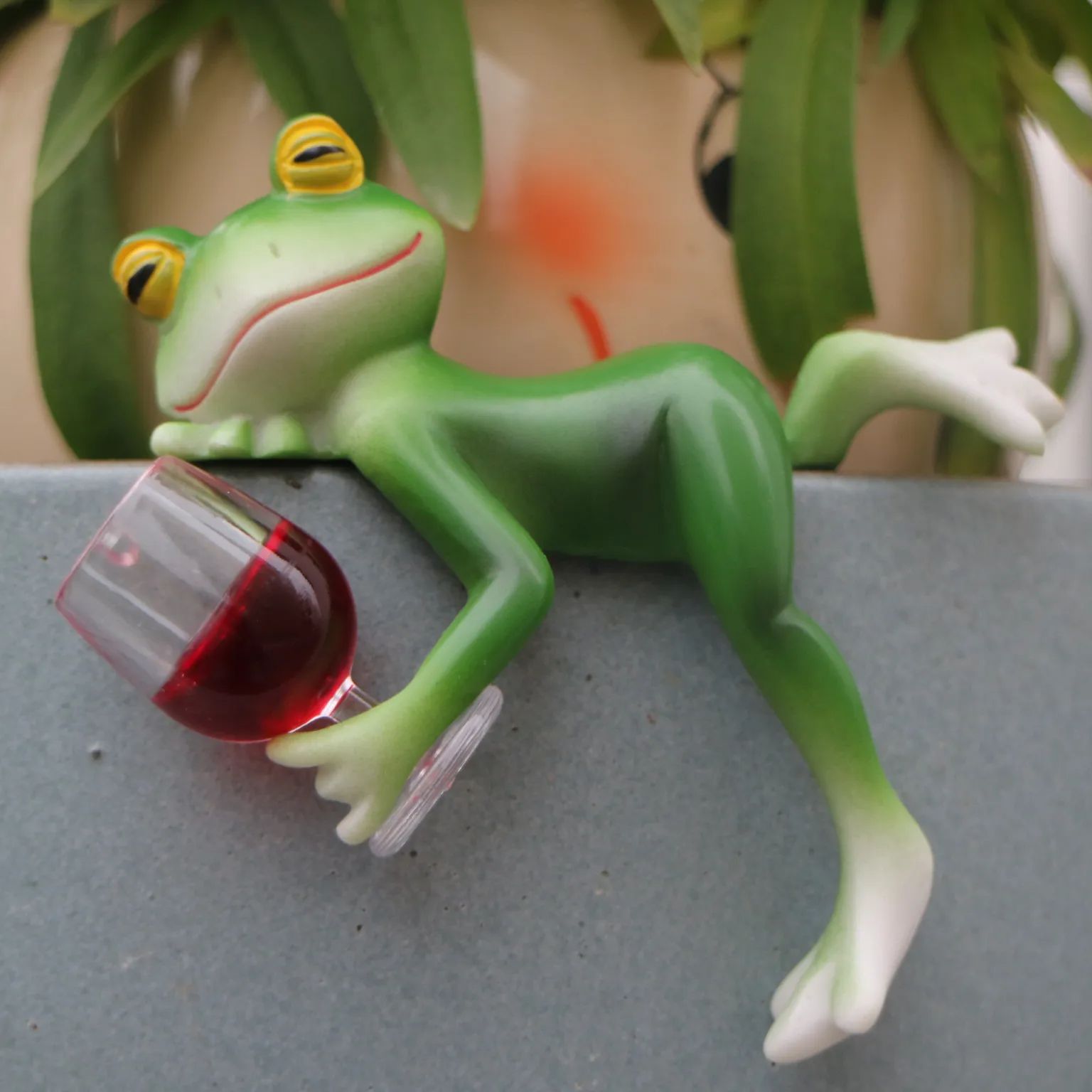 A delightful green frog and wi - огляд і ціна Plant Aquarium Pot